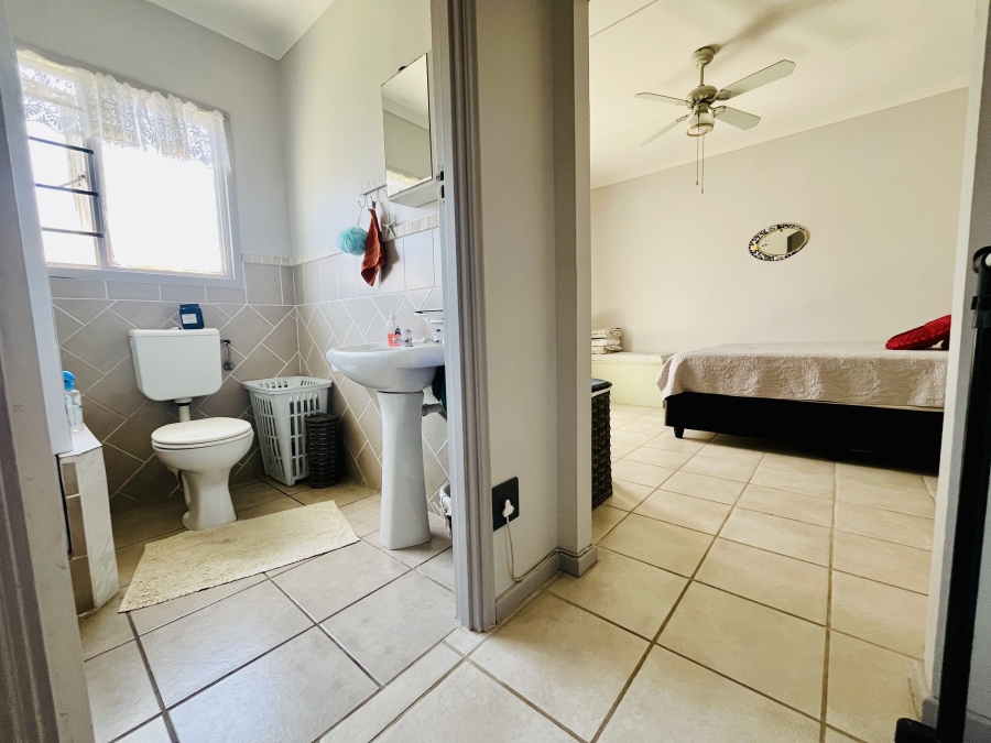 4 Bedroom Property for Sale in Sandbaai Western Cape